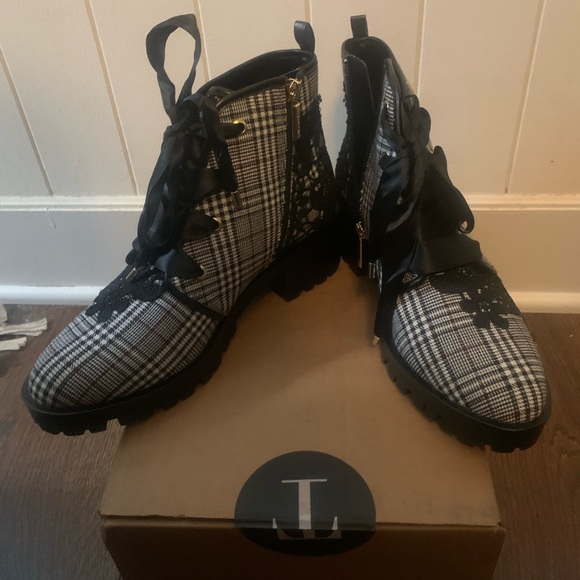 Karl Lagerfild Booties - Picture 3 of 6